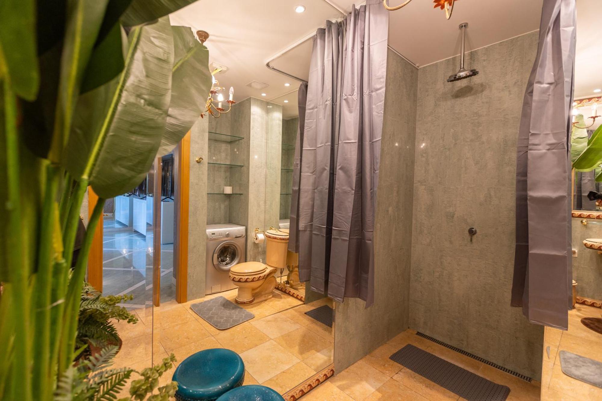Royal Suites Whith Free Parking Riga Eksteriør billede